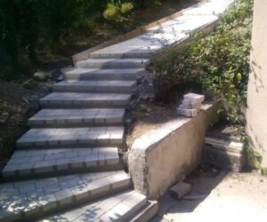 Construction d’un escalier extérieur en pavés reconstitués – NATB