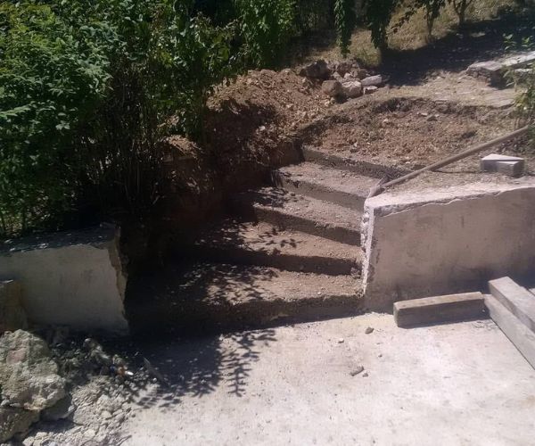 Escalier extérieur brut en cours de construction – NATB