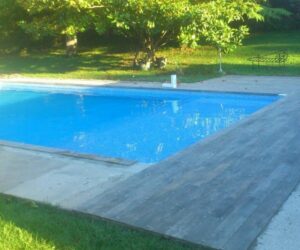 Chantier de dallage extérieur autour d’une piscine – NATB