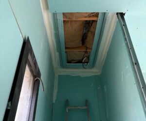Plafond avec trappe d’accès technique isolée – Chantier NATB