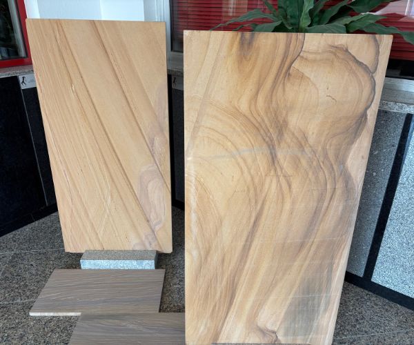 Plaques de grès jaune veinage bois naturel